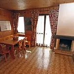 Champoluc Apartment דירה