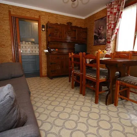 Champoluc Apartment Apartamento *